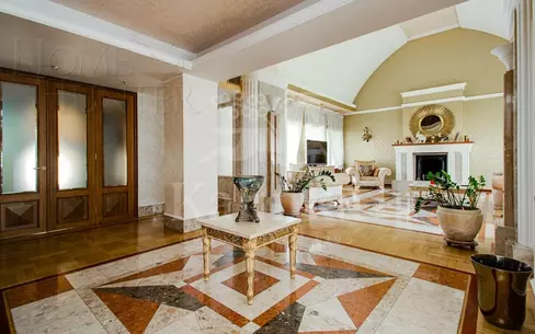 3-этажный коттедж 850 м² с отделкой