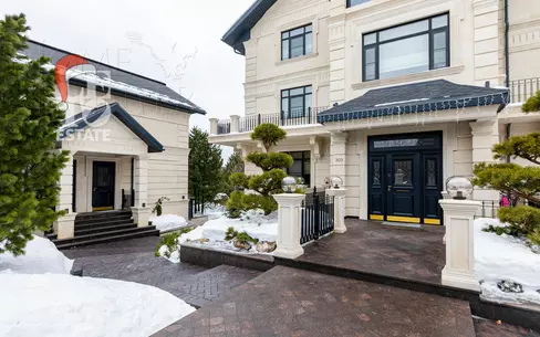 3-этажный коттедж 1 100 м² с отделкой