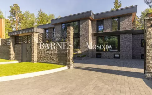 2-этажный коттедж 1 700 м² без отделки