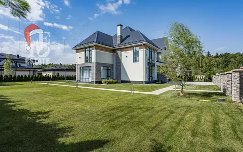 3-этажный коттедж 600 м² с отделкой