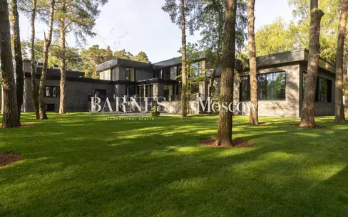 2-этажный коттедж 1 700 м² без отделки