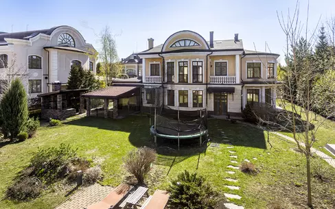 2-этажный коттедж 640 м² с отделкой