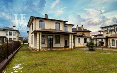 2-этажный коттедж 400 м² с отделкой