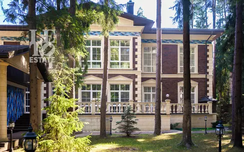 2-этажный коттедж 1 556 м² с отделкой