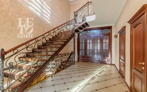 3-этажный коттедж 788 м² с отделкой