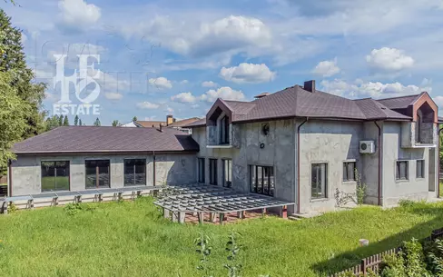 2-этажный коттедж 590 м² без отделки