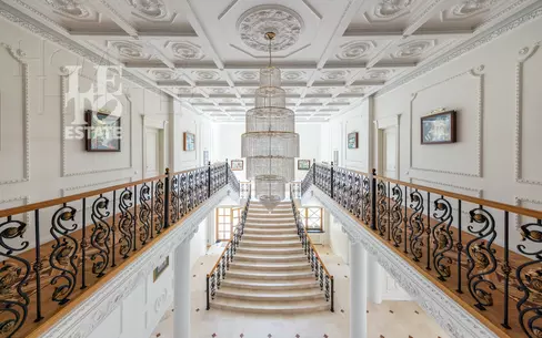 3-этажный коттедж 660 м² с отделкой