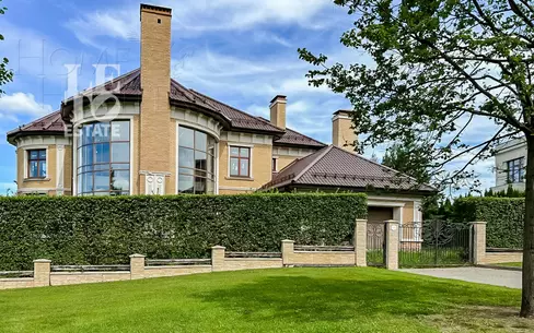 3-этажный коттедж 680 м² без отделки