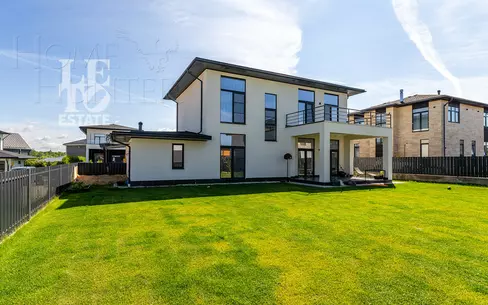 2-этажный коттедж 260 м² с отделкой