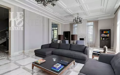 3-этажный коттедж 1 185 м² с отделкой