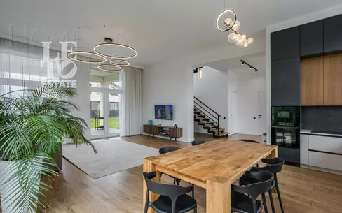 2-этажный коттедж 260 м² с отделкой