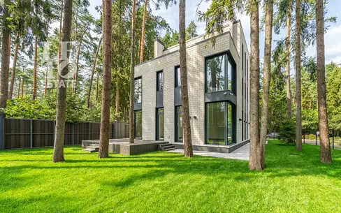 3-этажный коттедж 420 м² с отделкой