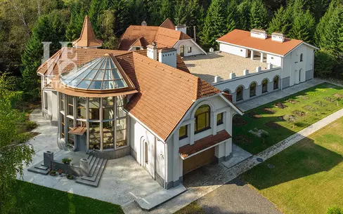 2-этажный коттедж 1 100 м² с отделкой