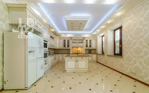 2-этажный коттедж 1 000 м² с отделкой