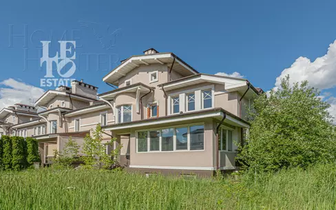 2-этажный таунхаус 330 м² без отделки