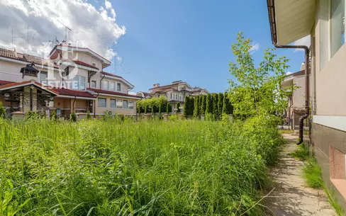 2-этажный таунхаус 330 м² без отделки