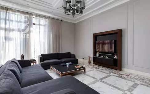 3-этажный коттедж 1 185 м² с отделкой