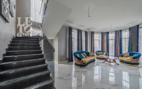 3-этажный коттедж 350 м² с отделкой