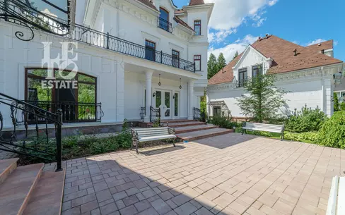 3-этажный коттедж 1 200 м² с отделкой