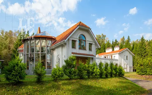 2-этажный коттедж 1 100 м² с отделкой