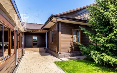 2-этажный коттедж 300 м² с отделкой