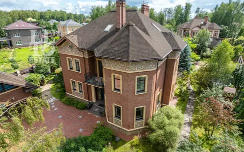 3-этажный коттедж 1 322 м² с отделкой