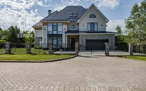 3-этажный коттедж 600 м² с отделкой