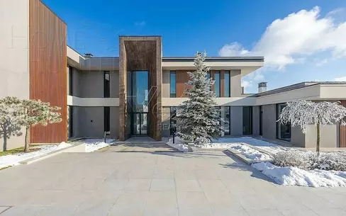 2-этажный коттедж 1 300 м² с отделкой