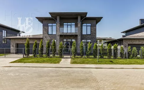 2-этажный коттедж 320 м² с отделкой