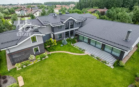 2-этажный коттедж 1 100 м² с отделкой