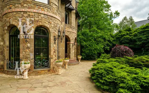 3-этажный коттедж 850 м² с отделкой