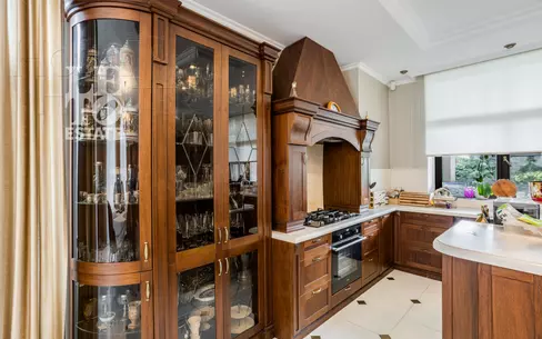 2-этажный коттедж 550 м² с отделкой