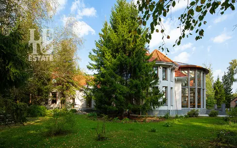 2-этажный коттедж 1 100 м² с отделкой