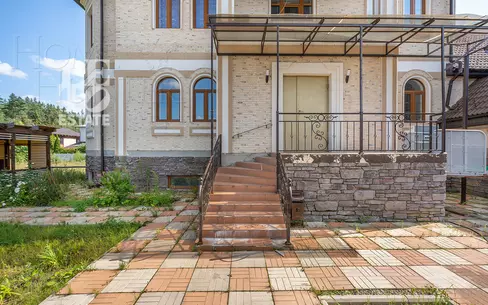 2-этажный коттедж 1 028 м² с отделкой