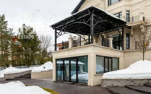 3-этажный коттедж 1 100 м² с отделкой