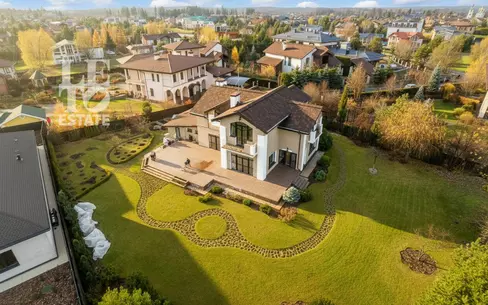 2-этажный коттедж 284.9 м² с отделкой