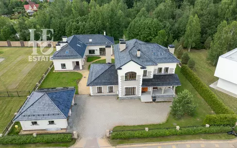 2-этажный коттедж 1 000 м² с отделкой