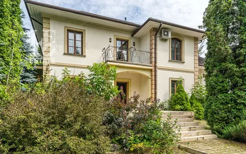 2-этажный коттедж 650 м² с отделкой