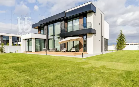 2-этажный коттедж 435 м² с отделкой