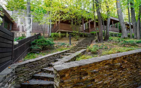 3-этажный таунхаус 340 м² с отделкой