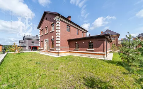 2-этажный коттедж 320 м² без отделки