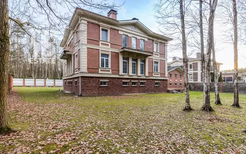 2-этажный коттедж 1 320 м² без отделки