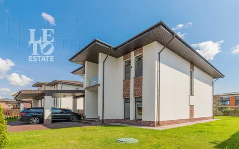 2-этажный коттедж 240 м² с отделкой