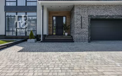 3-этажный коттедж 600 м² с отделкой