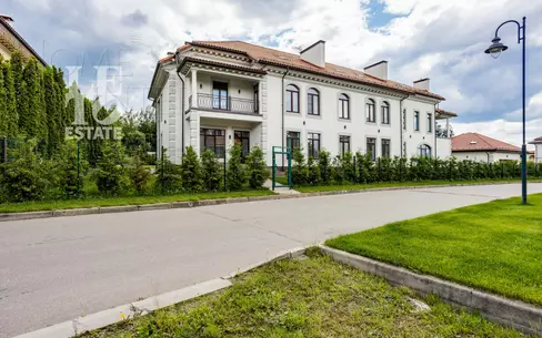 2-этажный коттедж 1 300 м² без отделки