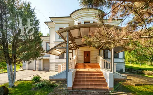 2-этажный коттедж 350 м² с отделкой