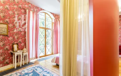 3-этажный коттедж 750 м² с отделкой