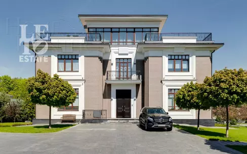 3-этажный коттедж 1 185 м² с отделкой