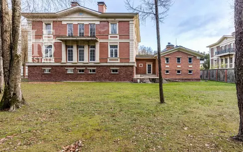 2-этажный коттедж 1 320 м² без отделки