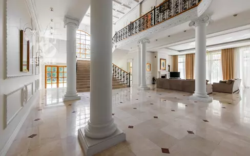 3-этажный коттедж 660 м² с отделкой